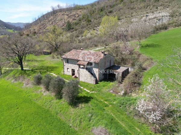 casa indipendente in vendita a Cantiano