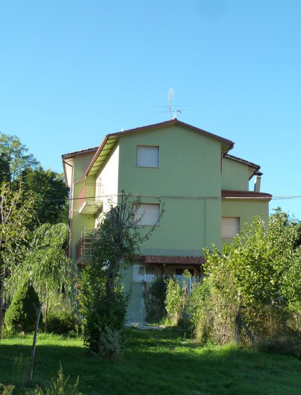 casa indipendente in vendita a Cantiano