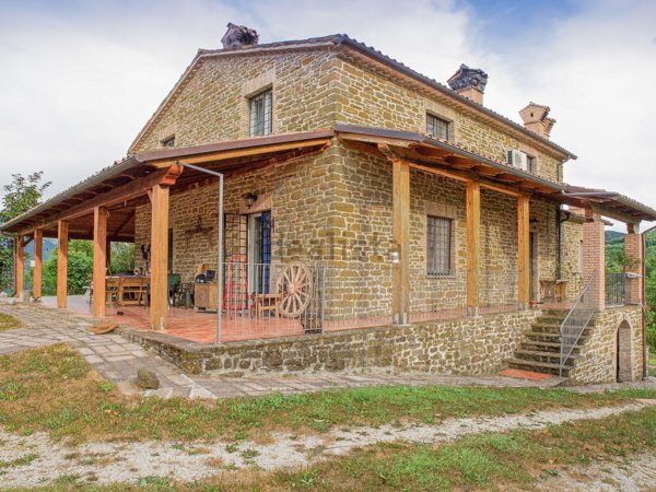 casa indipendente in vendita a Cantiano