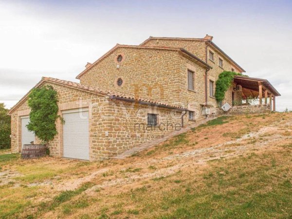 casa indipendente in vendita a Cantiano