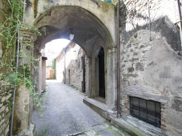 casa indipendente in vendita a Cantiano