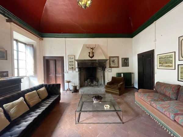 pentavano in vendita a Cantiano