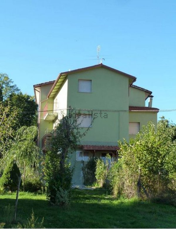 casa indipendente in vendita a Cantiano