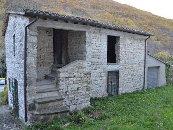 casa indipendente in vendita a Cantiano in zona Chiaserna