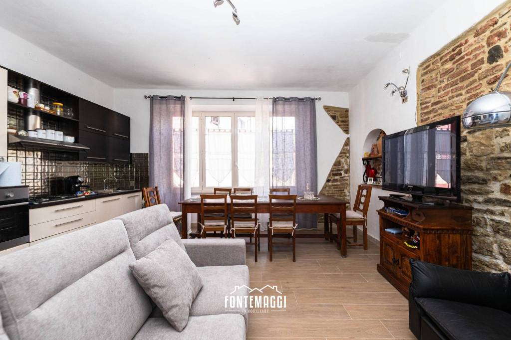 casa indipendente in vendita a Cantiano