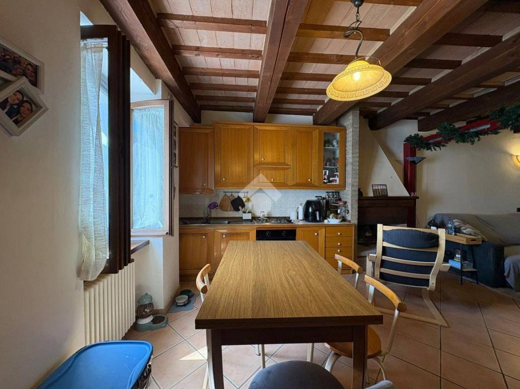appartamento in vendita a Cantiano in zona Palazzo