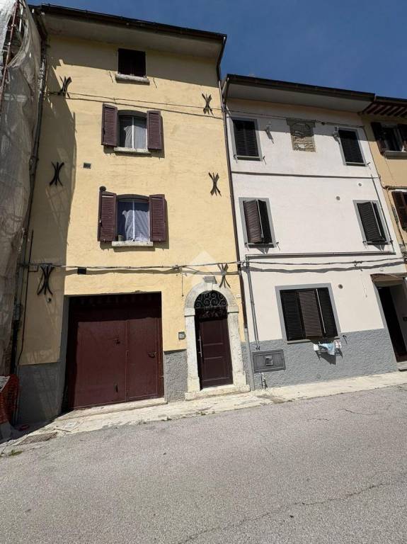 appartamento in vendita a Cantiano in zona Palazzo