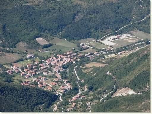 casa indipendente in vendita a Cantiano in zona Chiaserna