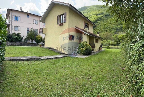 casa indipendente in vendita a Cantiano in zona Chiaserna