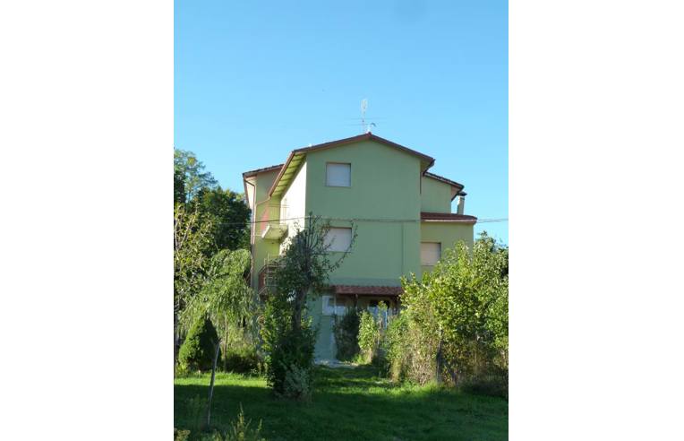 casa indipendente in vendita a Cantiano