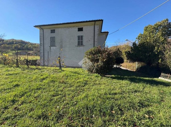 casa indipendente in vendita a Cantiano in zona Pontericciòli