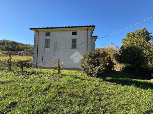 casa indipendente in vendita a Cantiano in zona Pontericciòli