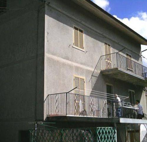 casa indipendente in vendita a Cantiano