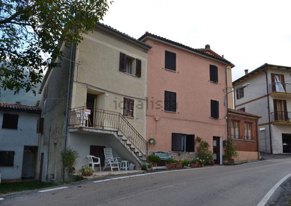 appartamento in vendita a Cantiano in zona Chiaserna