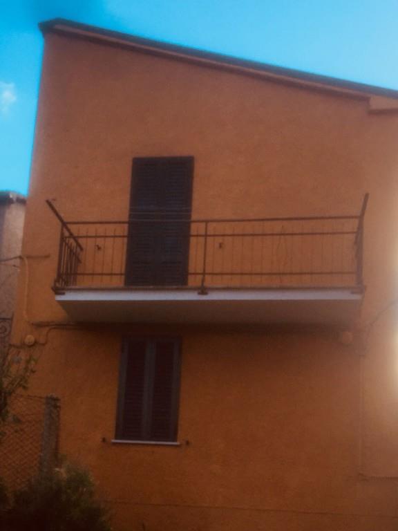 casa indipendente in vendita a Cantiano in zona Fossato