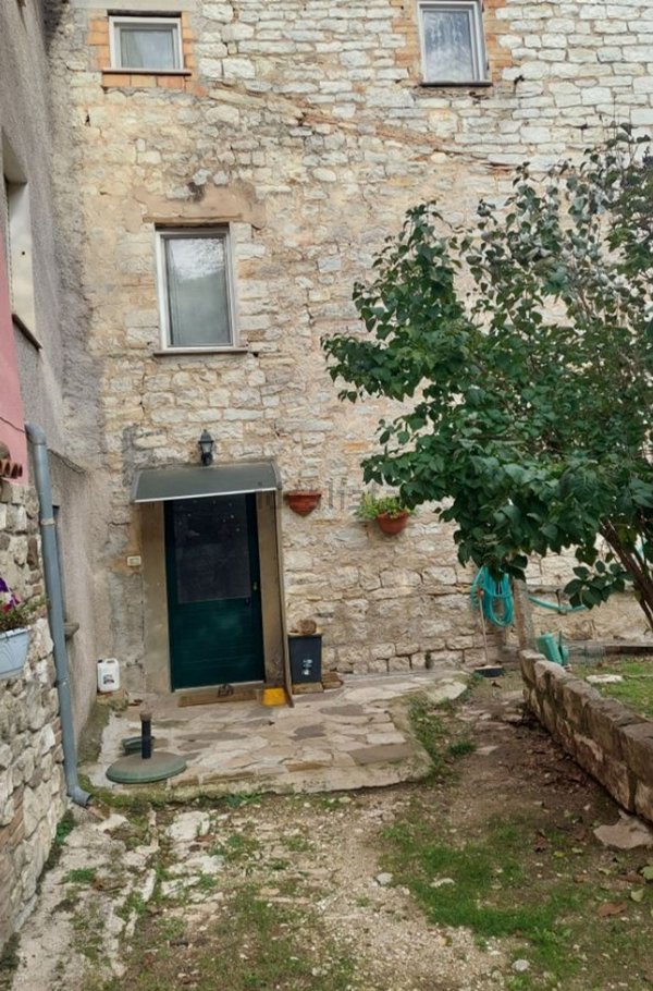 appartamento in vendita a Cantiano in zona Chiaserna