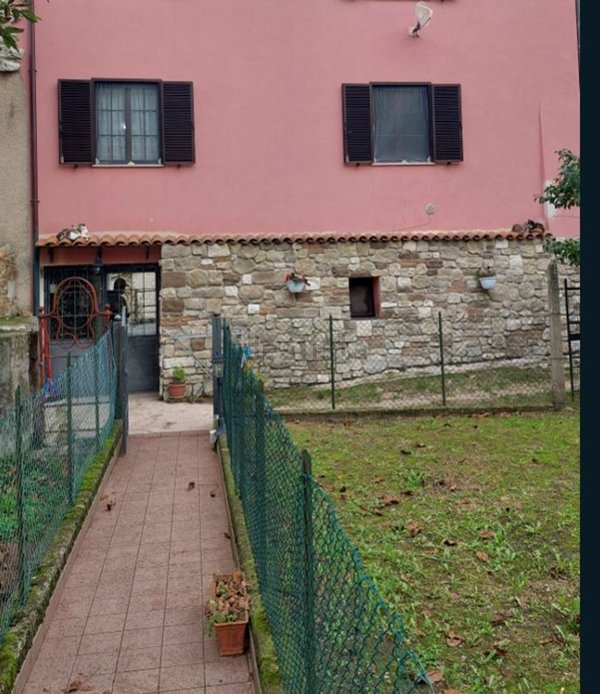 appartamento in vendita a Cantiano in zona Chiaserna