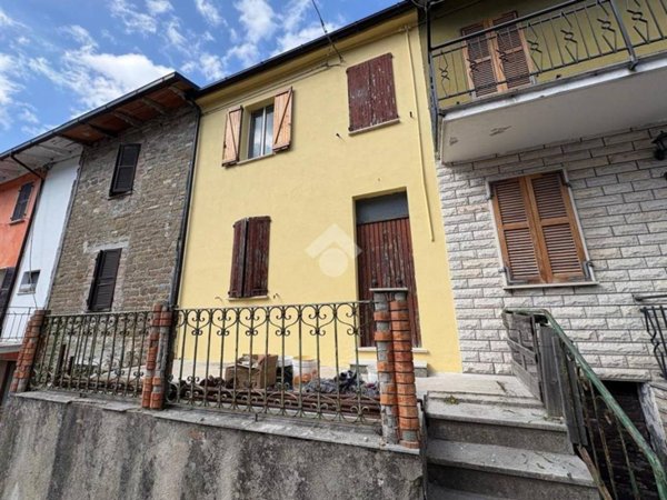 intera palazzina in vendita a Cantiano in zona Pontericciòli
