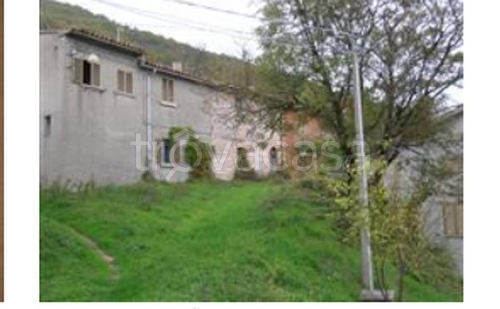 appartamento in vendita a Cantiano in zona Palcano