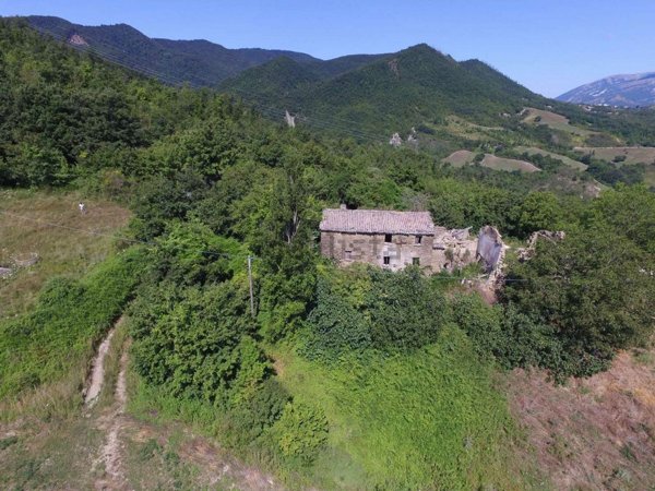 casale in vendita a Cantiano
