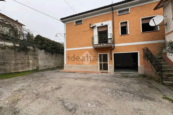 casa indipendente in vendita a Cantiano in zona Balbano