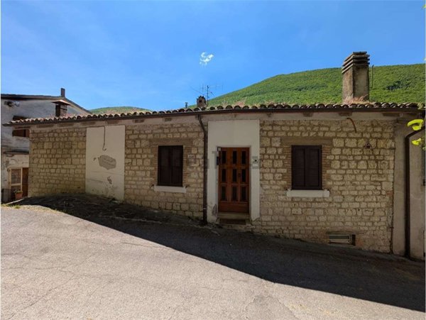 appartamento in vendita a Cantiano in zona Chiaserna