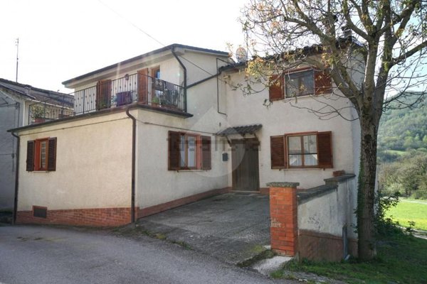 casa indipendente in vendita a Cantiano in zona Tranquillo