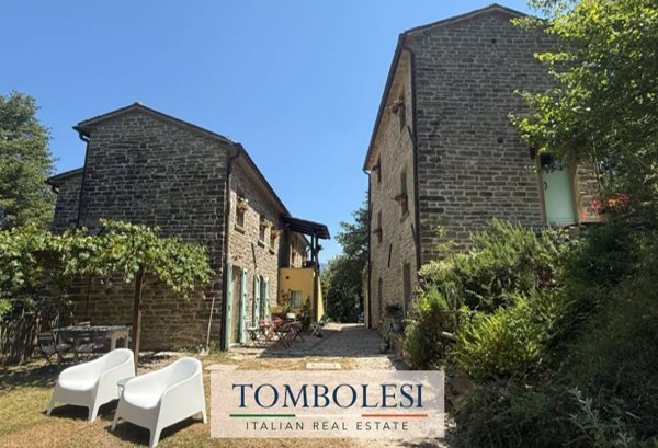 casa indipendente in vendita a Cantiano