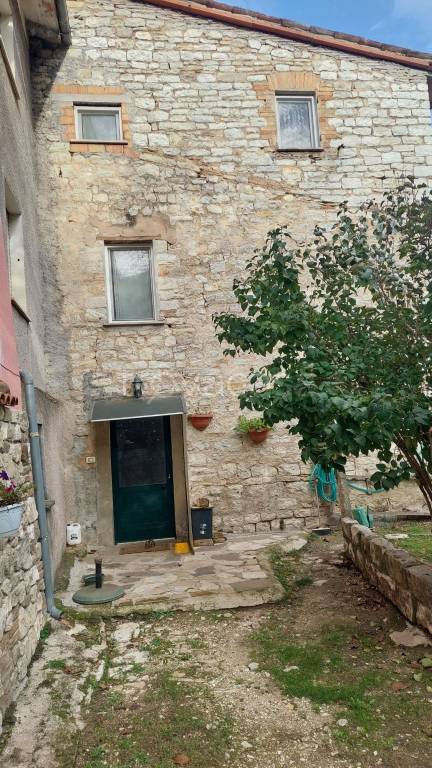 appartamento in vendita a Cantiano in zona Chiaserna