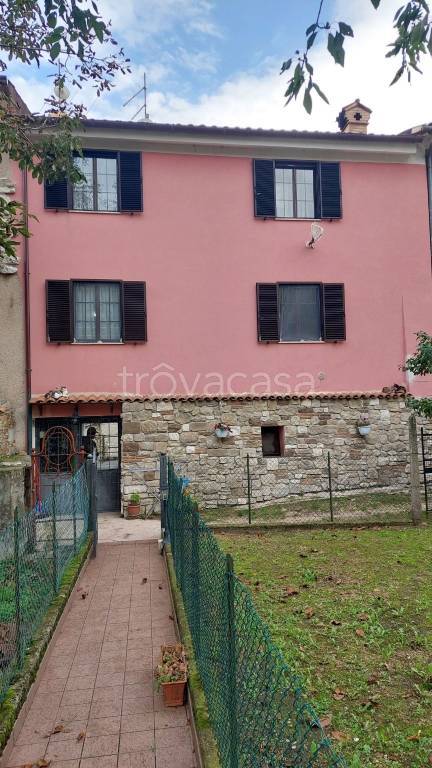 appartamento in vendita a Cantiano in zona Chiaserna