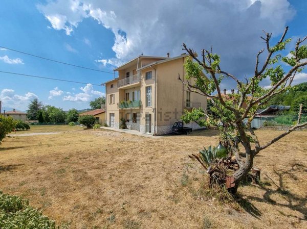 casa indipendente in vendita a Carpegna in zona Genghe