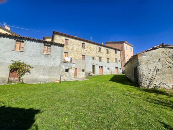 casale in vendita a Carpegna in zona Genghe