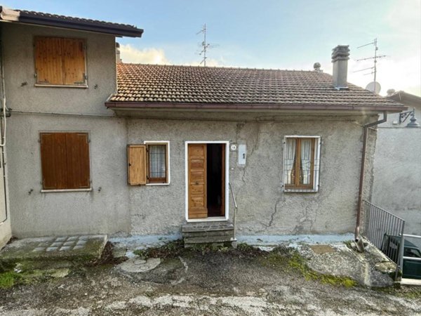 casa indipendente in vendita a Carpegna in zona Genghe