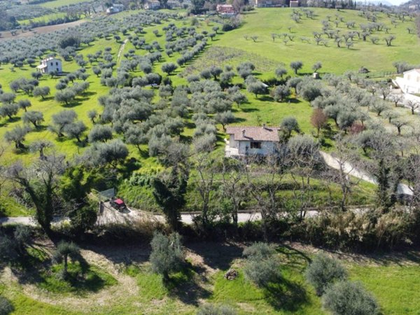 casa indipendente in vendita a Cartoceto