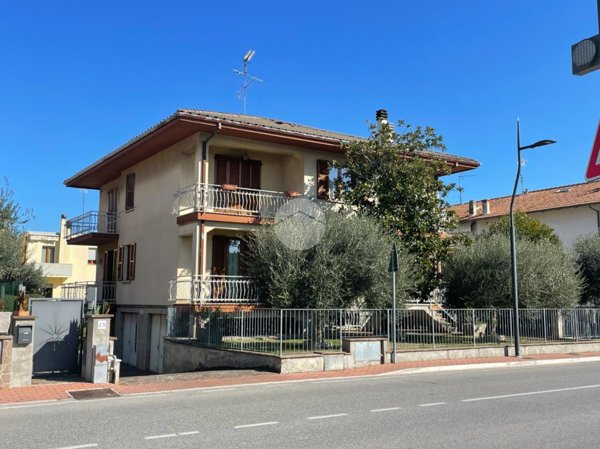 casa indipendente in vendita a Cartoceto in zona Lucrezia