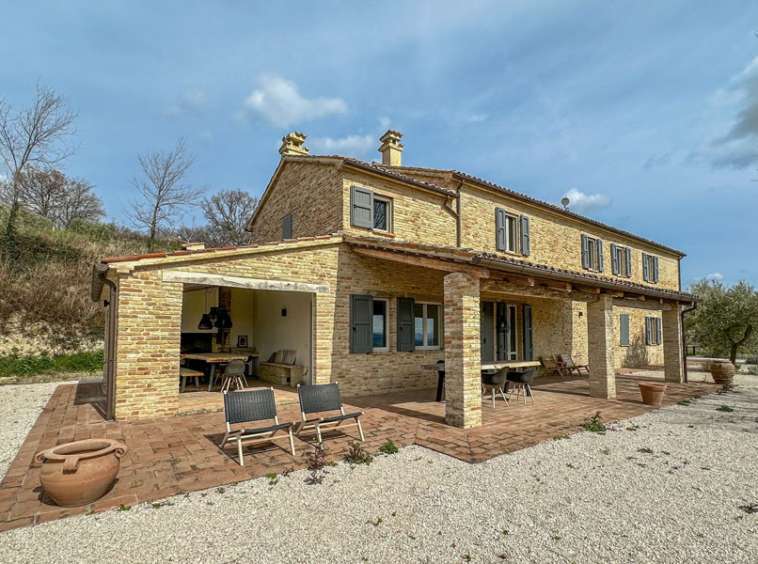casa indipendente in vendita a Cartoceto