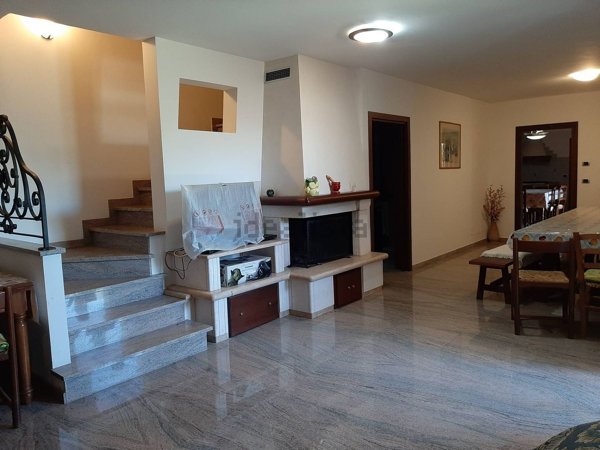 casa indipendente in vendita a Cartoceto in zona Lucrezia