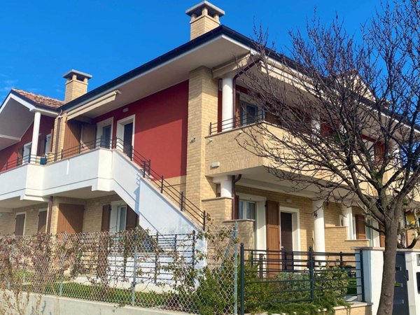 appartamento in vendita a Cartoceto in zona Lucrezia