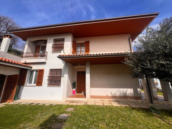 casa indipendente in vendita a Cartoceto