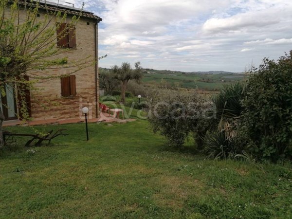 casa indipendente in vendita a Cartoceto in zona Lucrezia