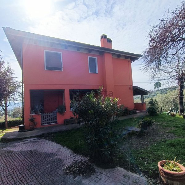 casa indipendente in vendita a Cartoceto