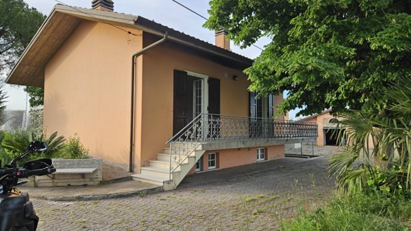 casa indipendente in vendita a Cartoceto in zona Lucrezia