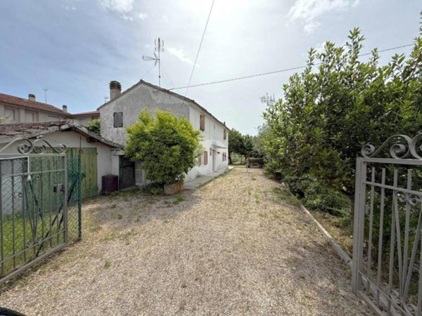 casa indipendente in vendita a Cartoceto in zona Lucrezia
