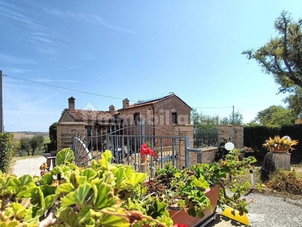 casa indipendente in vendita a Cartoceto in zona Sant'Anna