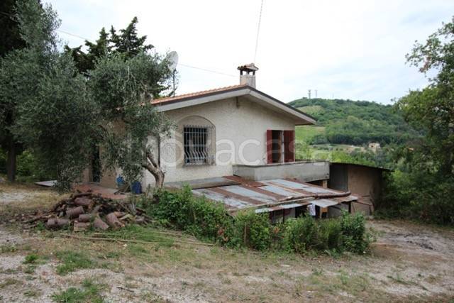 casa indipendente in vendita a Cartoceto