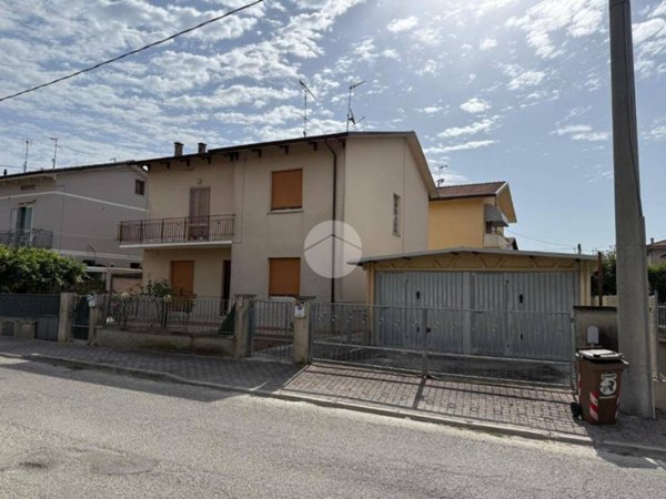 casa indipendente in vendita a Cartoceto in zona Lucrezia