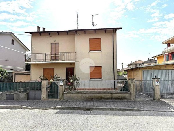 casa indipendente in vendita a Cartoceto in zona Lucrezia