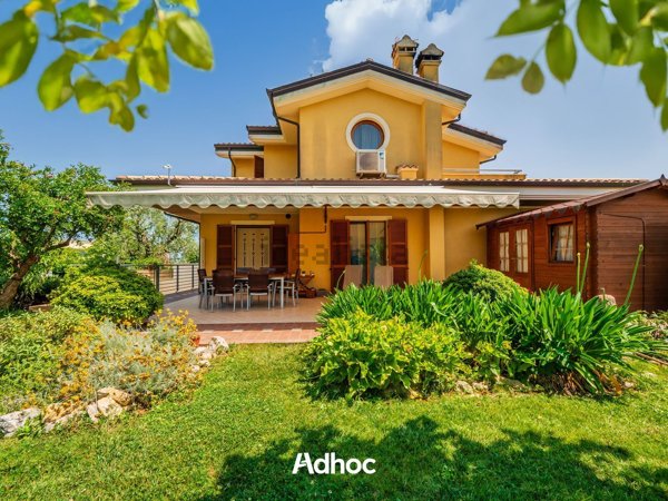 casa indipendente in vendita a Cartoceto