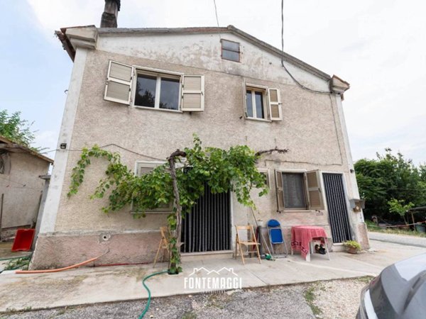 casa indipendente in vendita a Cartoceto in zona Ripalta