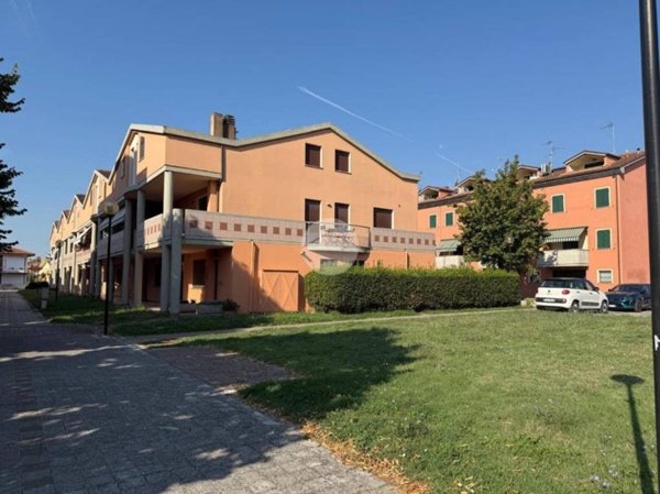 appartamento in vendita a Cartoceto in zona Lucrezia